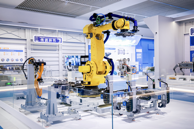 中国制造“十四五”成就展开幕 问界M9成为唯一入选新能源汽车