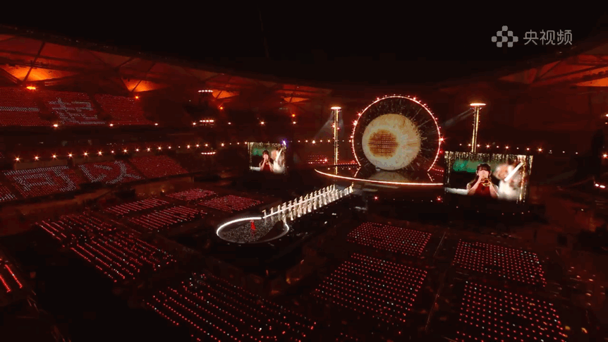 视听共振,心灵同频!《鸿蒙星光盛典》照亮“在一起”的心路