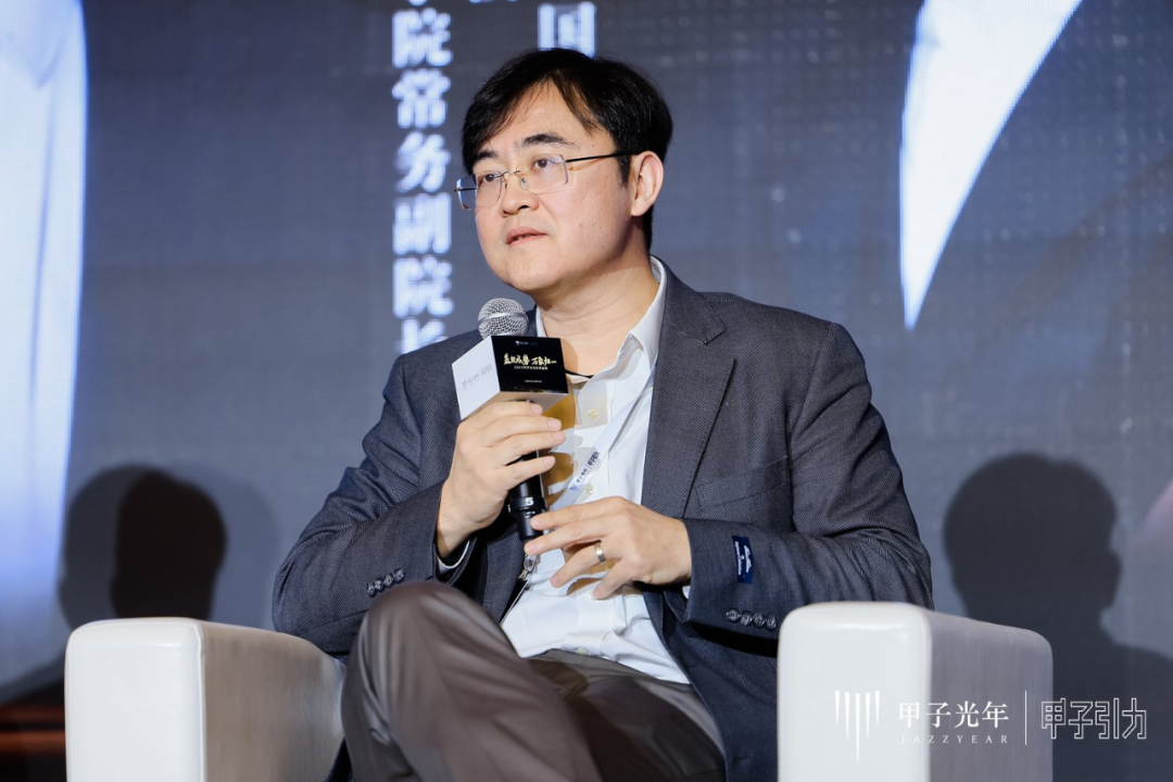 2000+人次到场，70余位大咖激辩AI下半场生存法则，「2025甲子引力年终盛典」圆满落幕 ｜ 甲子引力