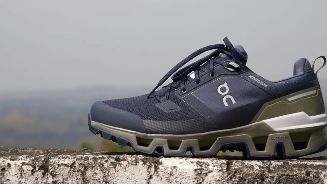 高层换血、利润腰斩、中产祛魅：失去「定价权」的耐克走向何方？