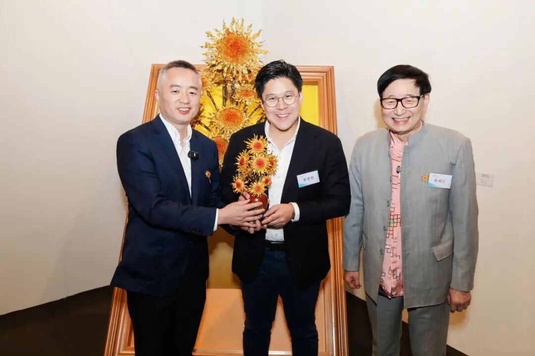 朱军岷、霍启刚、朱炳仁在朱炳仁香港艺术展上