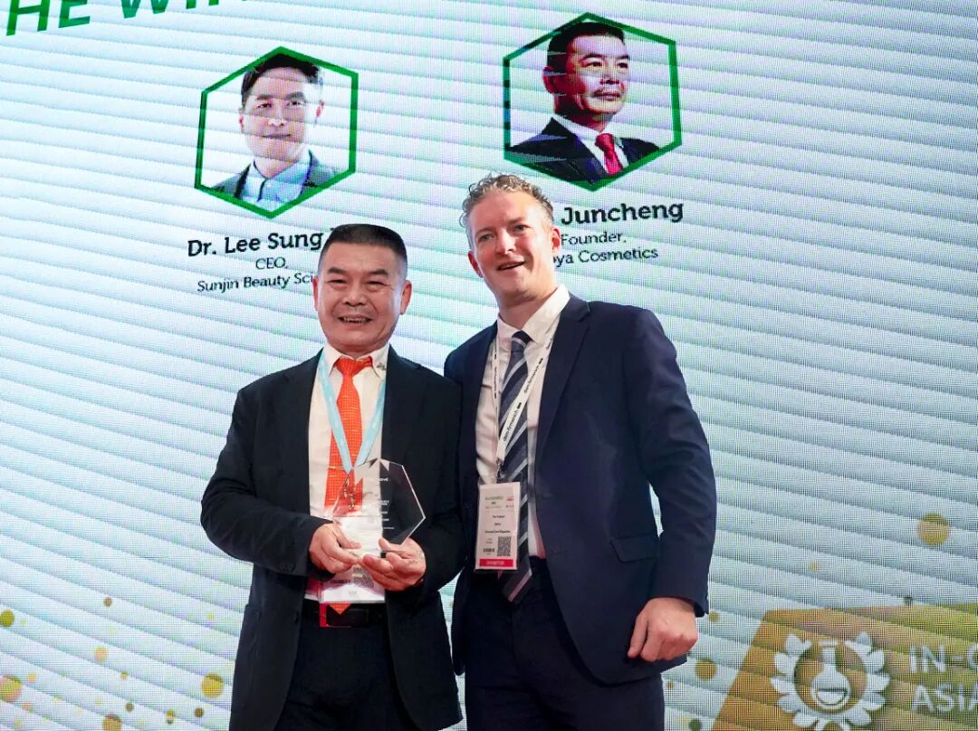 侯军呈罕见落泪！珀莱雅家族交棒，少不了父辈的托举