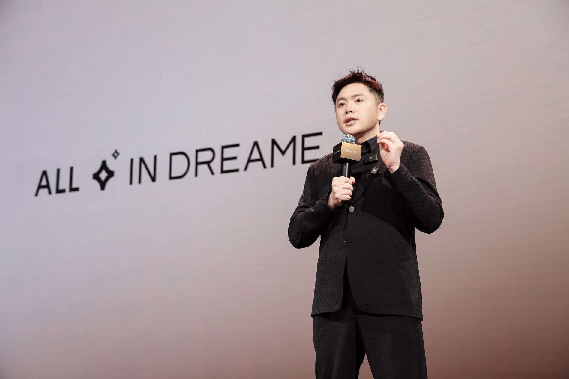 追觅“人车家天地芯”亮相AWE2026 以科技推动人类社会与文明进步