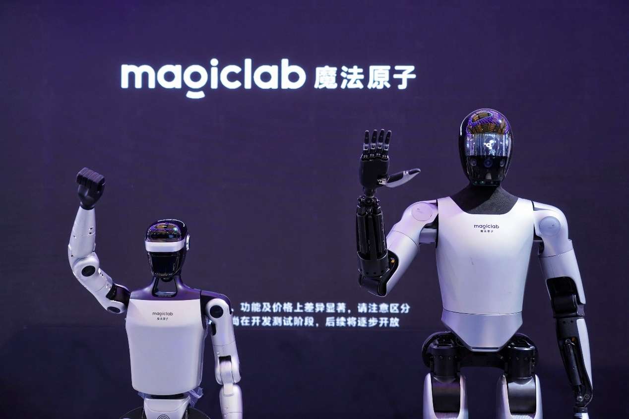 魔法原子亮相AWE，把机器人从“流量”做成“生意”