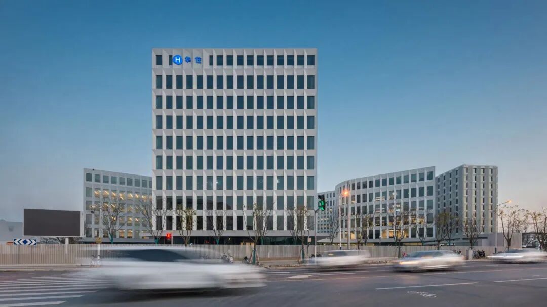 二十载深耕酒店业，华住集团以品质点亮住宿普惠新图景