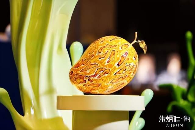 82岁朱炳仁发布新作“水果Party”,首展登陆宁波