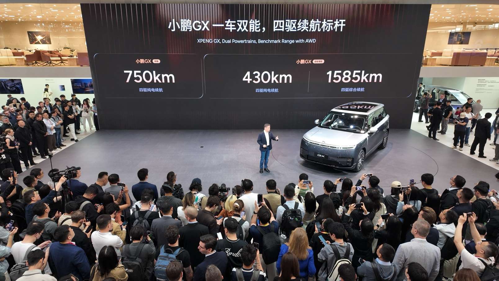 小鹏GX全系车色亮相北京车展，小鹏第二代VLA智驾报告迎来首发