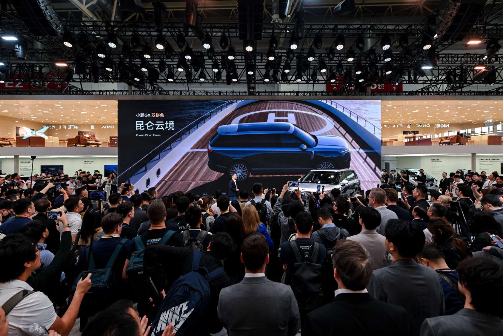 小鹏GX全系车色亮相北京车展，小鹏第二代VLA智驾报告迎来首发