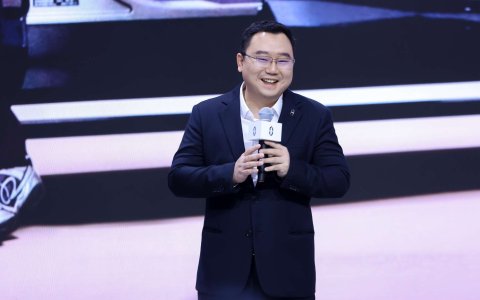 赛力斯张正萍与白敬亭同台 问界M6北京车展开启首批交付