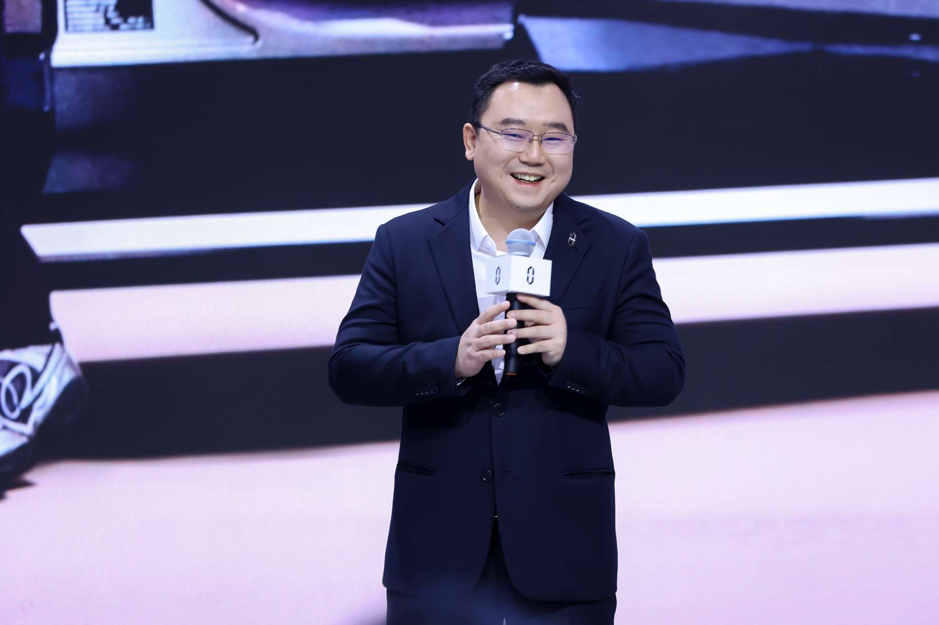 赛力斯张正萍与白敬亭同台 问界M6北京车展开启首批交付