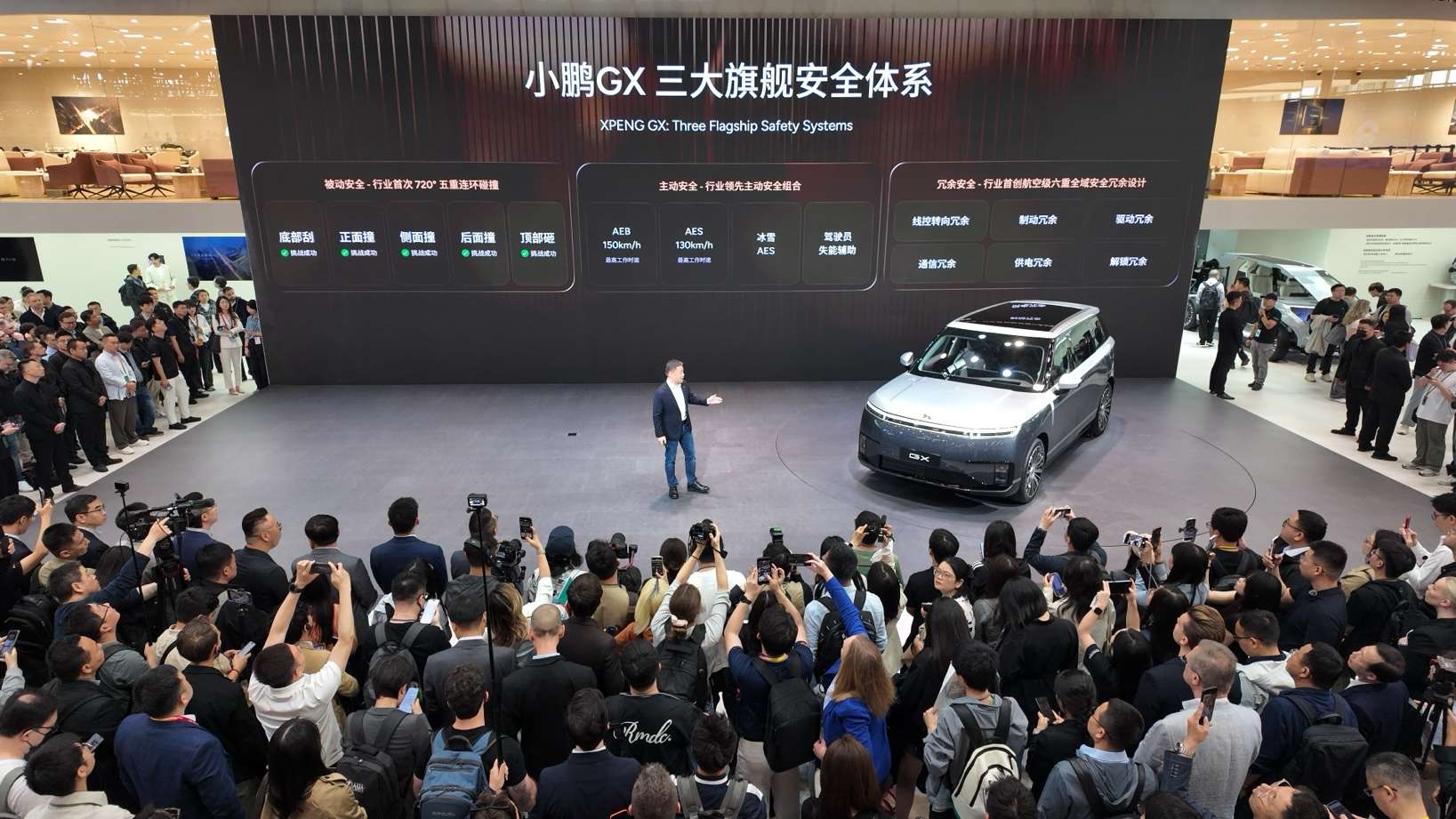 小鹏GX全系车色亮相北京车展，小鹏第二代VLA智驾报告迎来首发