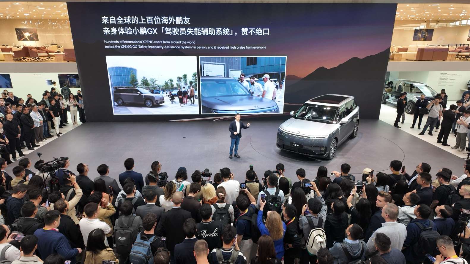 小鹏GX全系车色亮相北京车展，小鹏第二代VLA智驾报告迎来首发