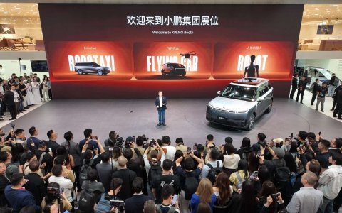 小鹏GX全系车色亮相北京车展，小鹏第二代VLA智驾报告迎来首发