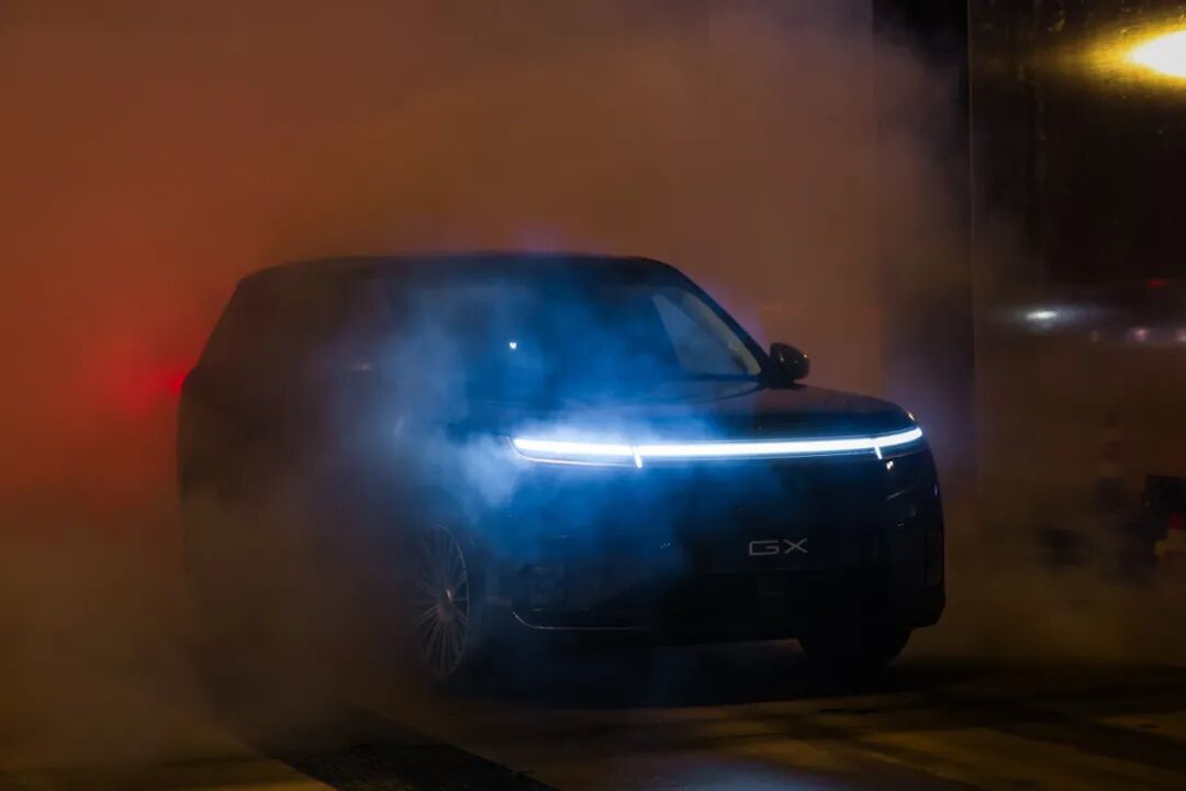 大六座小鹏GX来了，何小鹏的旗舰产品这次成了？