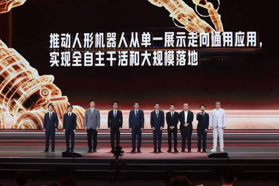2026中国十大年度AI人物:一张中国AI产业“全体系作战图”
