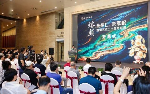 “熔颜”绽江南 熔铜艺术二十周年，朱炳仁朱军岷首度联展无锡启幕