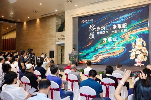 “熔颜”绽江南 熔铜艺术二十周年,朱炳仁朱军岷首度联展无锡启幕