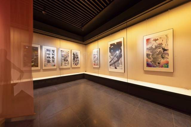 “熔颜”绽江南 熔铜艺术二十周年,朱炳仁朱军岷首度联展无锡启幕