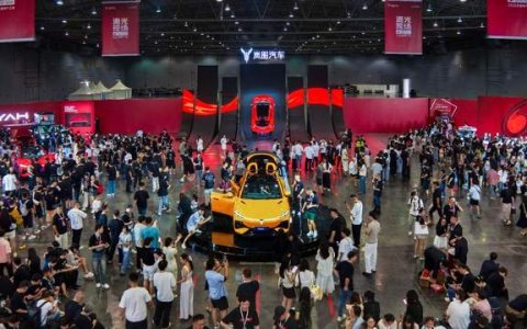 岚图用户之夜的“追光”增长学：效率可以快，信任急不来