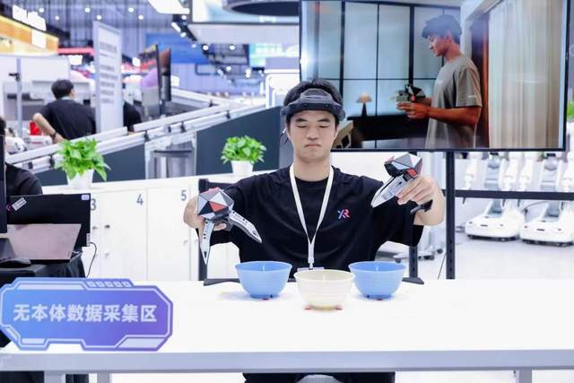 自变量机器人亮相WRC：最“广”家庭服务走进千家万户，最“深”物流分拣突破行业极限