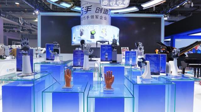 WRC 2026|从“自我复制”到“柔性技能”灵心巧手,开拓灵巧操作全新场景实践