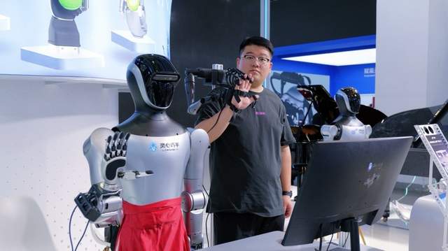 WRC 2026|从“自我复制”到“柔性技能”灵心巧手,开拓灵巧操作全新场景实践