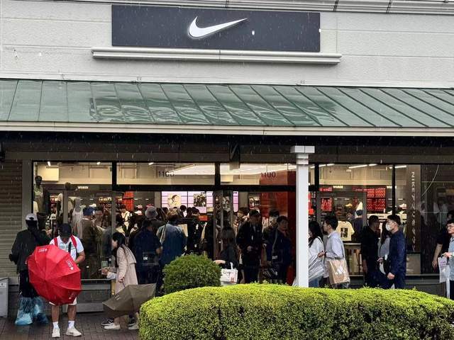 小城青年涌入折扣零售,消费平权时代