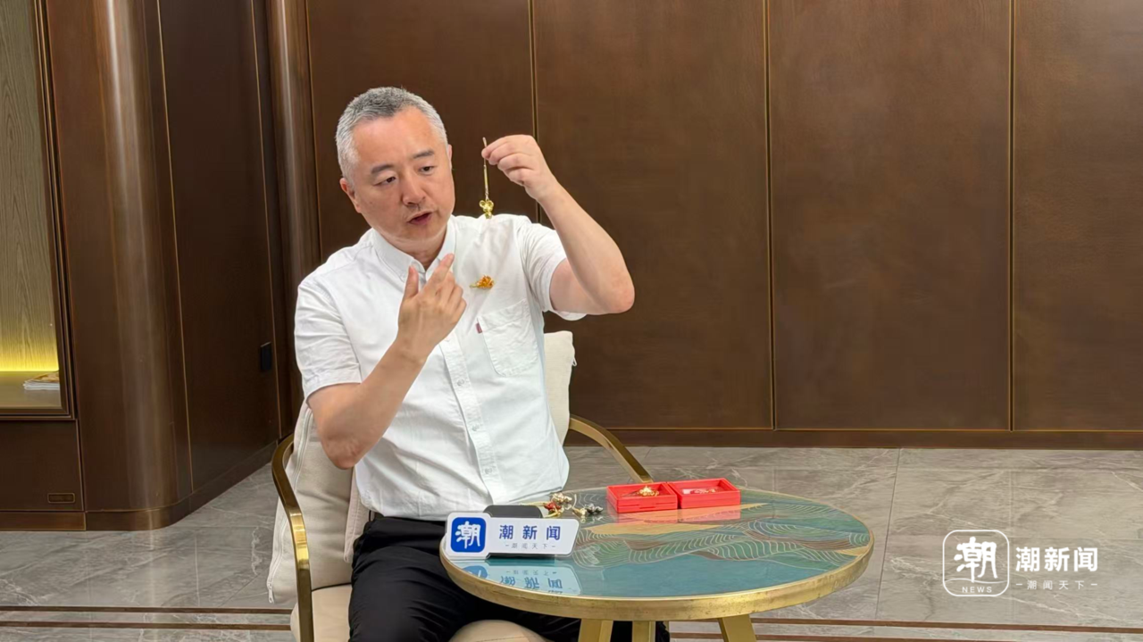 5cb99802979bbcb22675b9d6728346f7.jpg 朱炳仁·铜创始人回应挂件褪色:对消费者深感抱歉,网传视频并非我的回应
