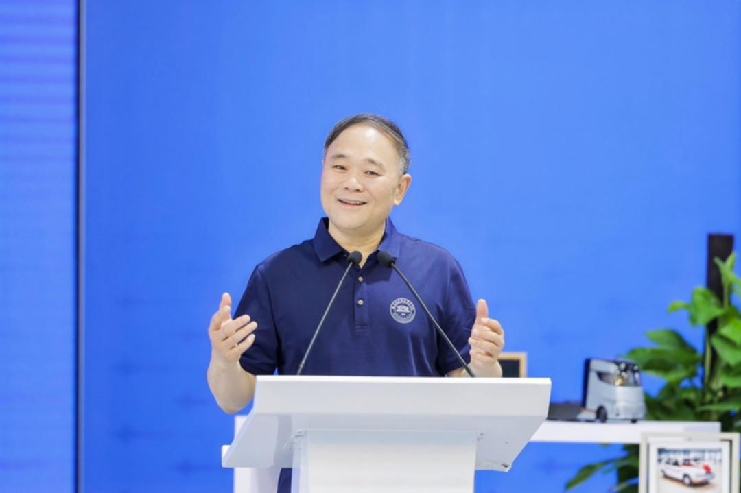 交棒不退场:李书福之后,“一个吉利”驶入全新体系时代