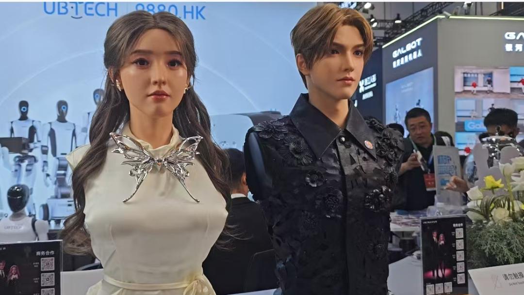破防了！WRC上的机器人，比我还会过日子