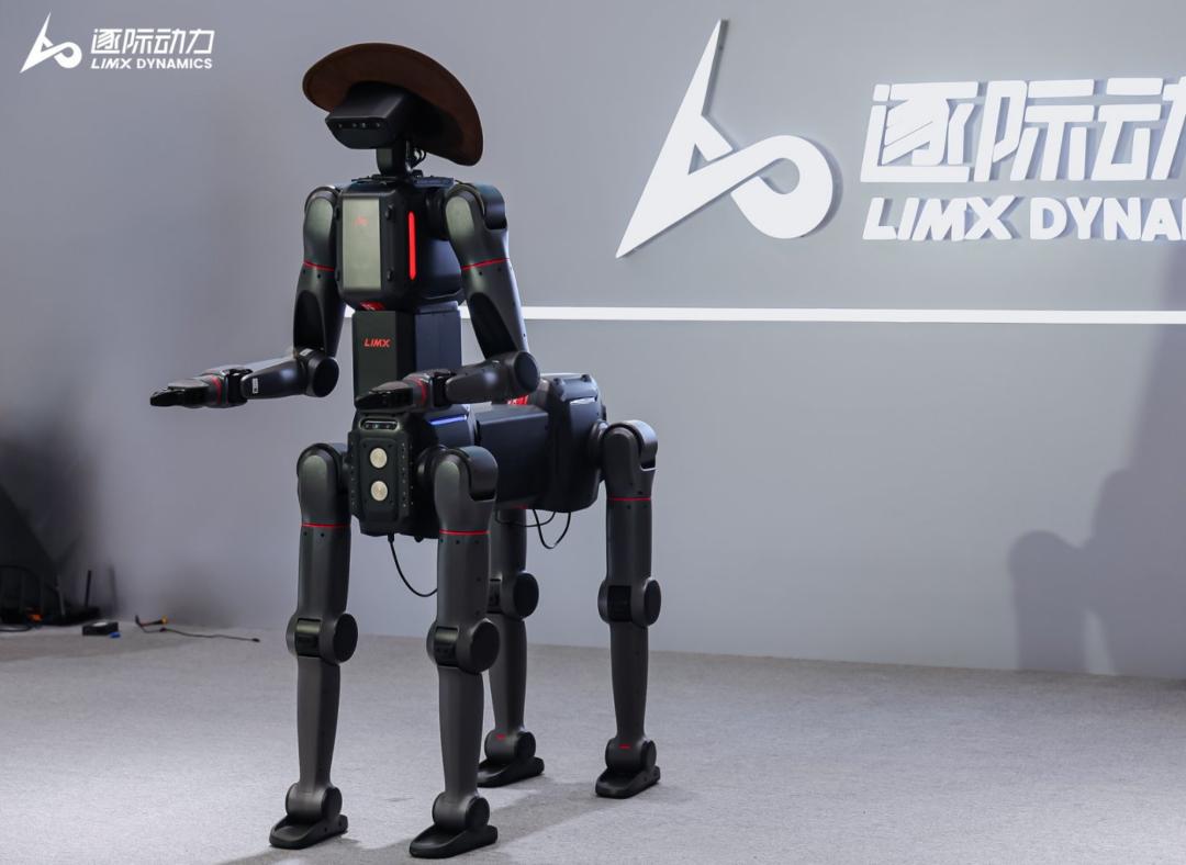 破防了！WRC上的机器人，比我还会过日子
