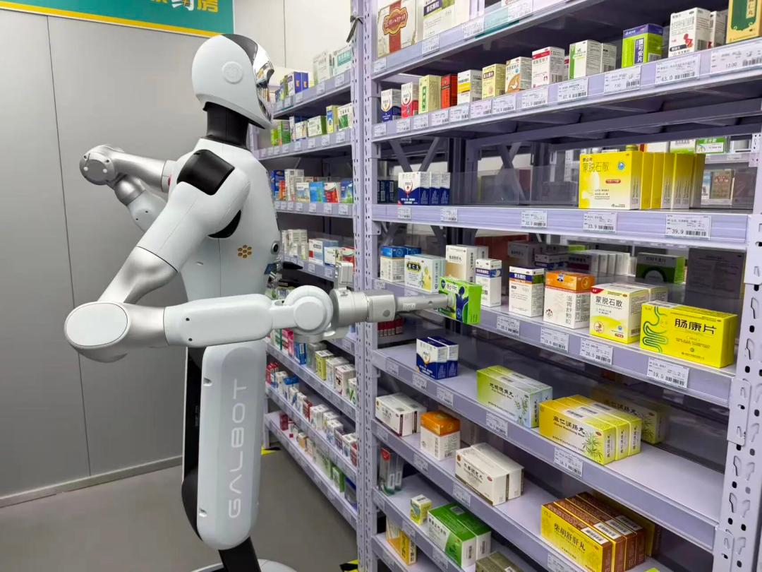 把Agent装进赛博躯体:GALBOT ET1与银河通用“一个大脑”的野心