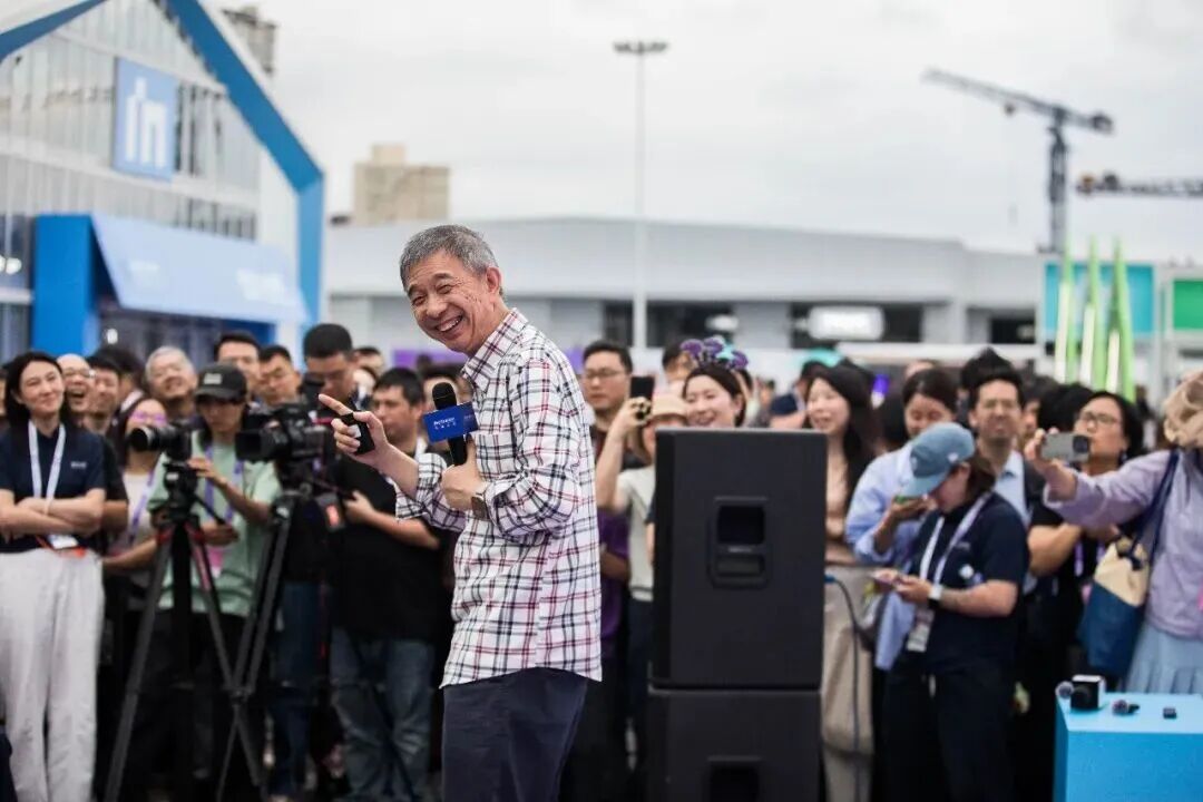 从外滩大会看 AI 新经济：当机器干活，人守住什么